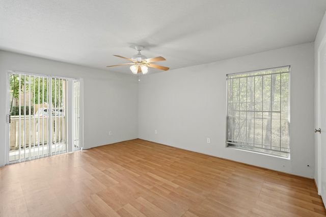 5667 Birchmont Drive H, Houston, TX 77091