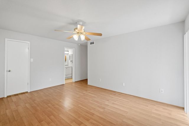 5667 Birchmont Drive H, Houston, TX 77091