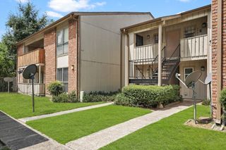 5667 Birchmont Drive H, Houston, TX 77091