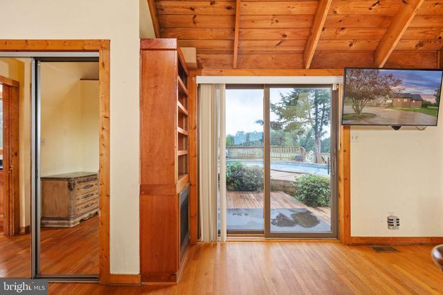 6119 BEACH RD, Midland, VA 22728