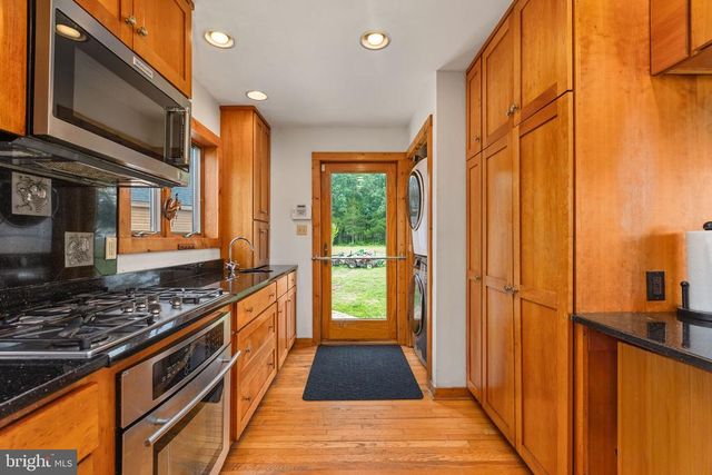 6119 BEACH RD, Midland, VA 22728