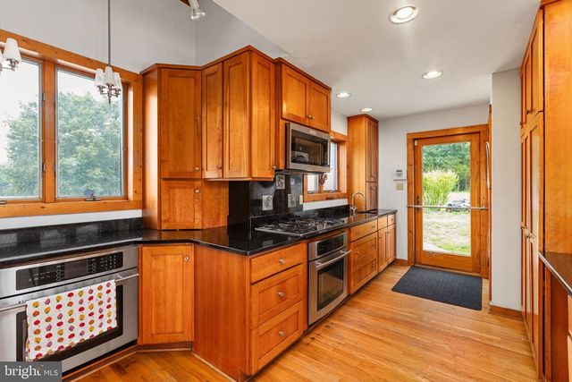 6119 BEACH RD, Midland, VA 22728