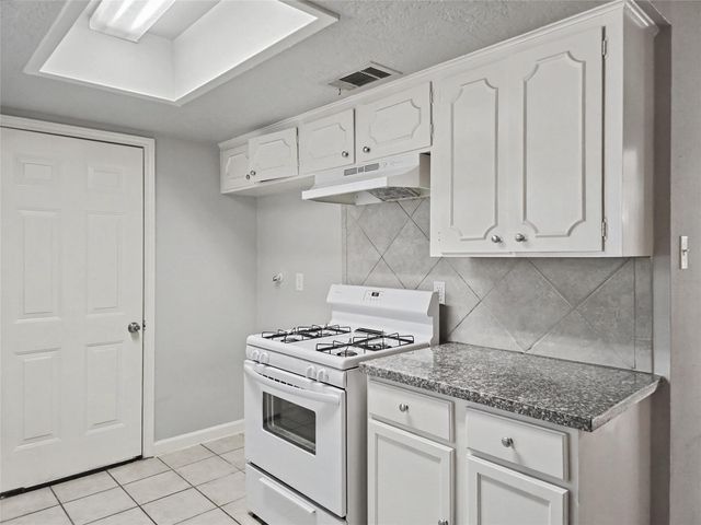 9119 Glenbury Drive, Houston, TX 77037