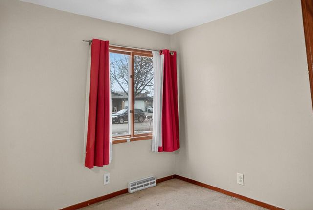 9043 N 86th STREET, Milwaukee, WI 53224