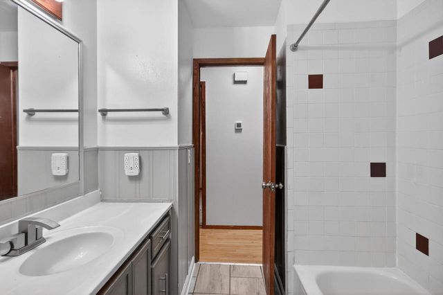 9043 N 86th STREET, Milwaukee, WI 53224