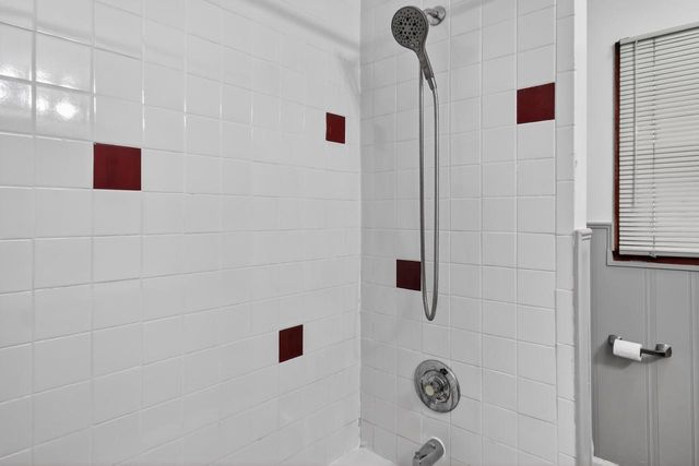 9043 N 86th STREET, Milwaukee, WI 53224