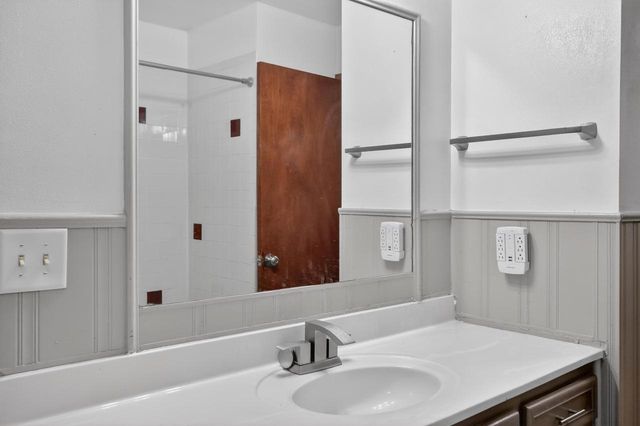 9043 N 86th STREET, Milwaukee, WI 53224