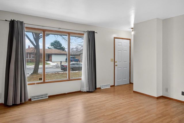 9043 N 86th STREET, Milwaukee, WI 53224