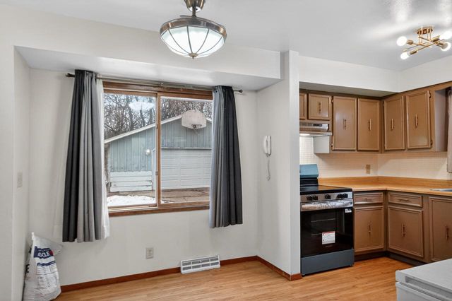 9043 N 86th STREET, Milwaukee, WI 53224