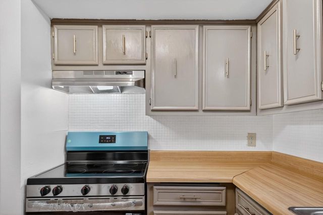 9043 N 86th STREET, Milwaukee, WI 53224