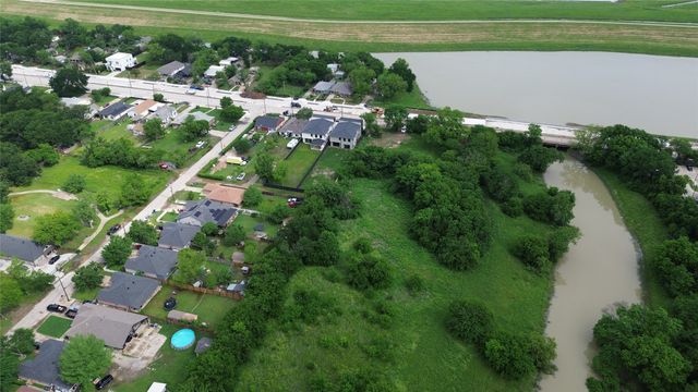 2910 Canada Drive, Dallas, TX 75212