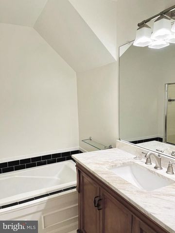 1814 DUFFIELD LN, Alexandria, VA 22307