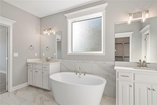 7009 NE 103rd Street, Kansas City, MO 64156