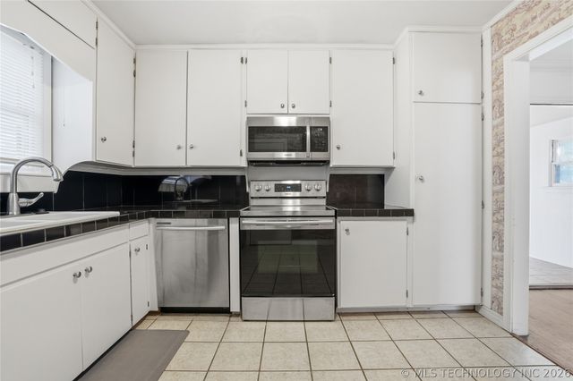 1403 E 49th Place, Tulsa, OK 74105