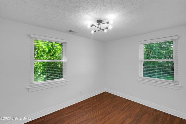 5334 Buckner Ave, Louisville, KY 40214