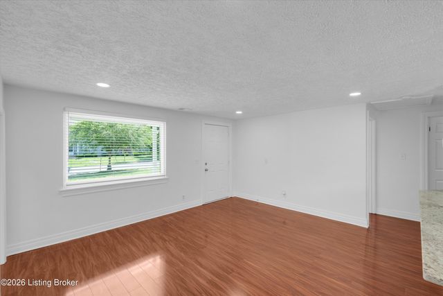 5334 Buckner Ave, Louisville, KY 40214