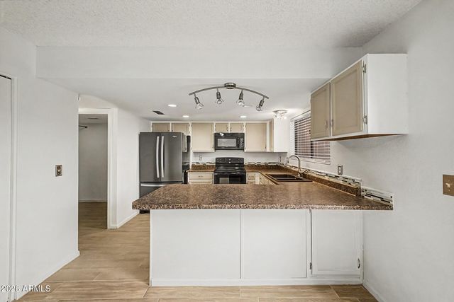 5816 W CROCUS Drive, Glendale, AZ 85306