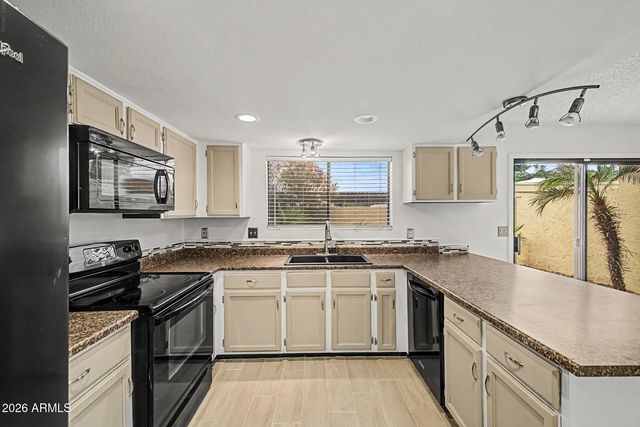 5816 W CROCUS Drive, Glendale, AZ 85306