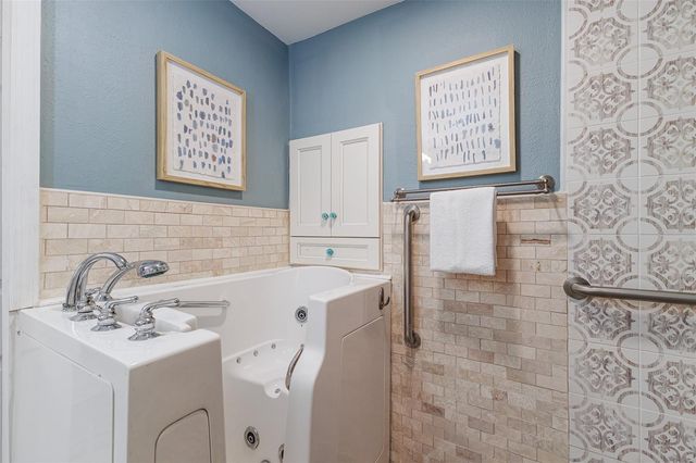 2213 W PILAKLAKAHA AVENUE, Auburndale, FL 33823