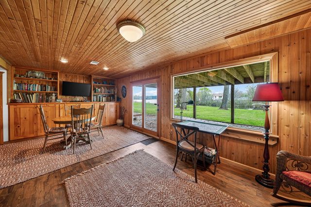 66175 South Drive, Cassopolis, MI 49031