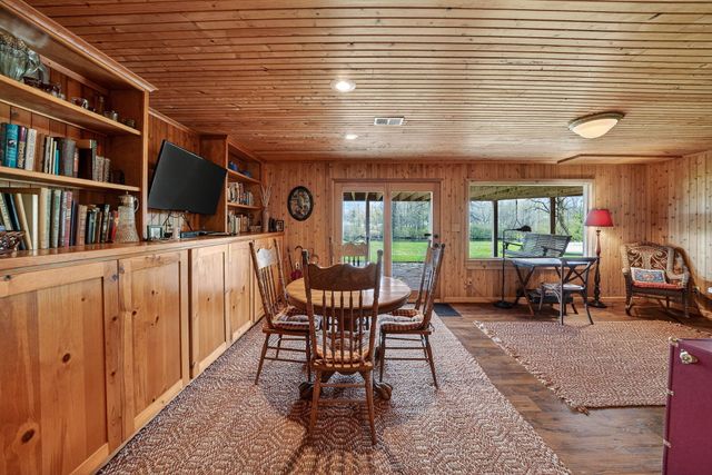 66175 South Drive, Cassopolis, MI 49031