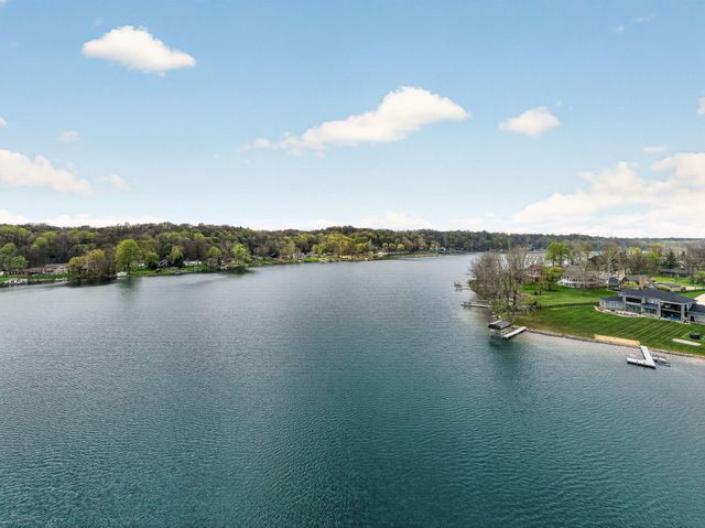 66175 South Drive, Cassopolis, MI 49031
