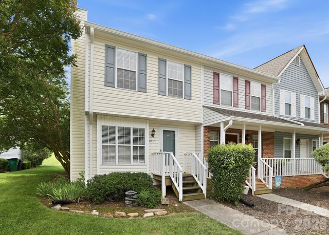 8237 Circle Tree Lane, Charlotte, NC 28277
