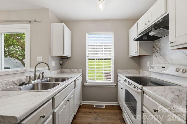 8237 Circle Tree Lane, Charlotte, NC 28277