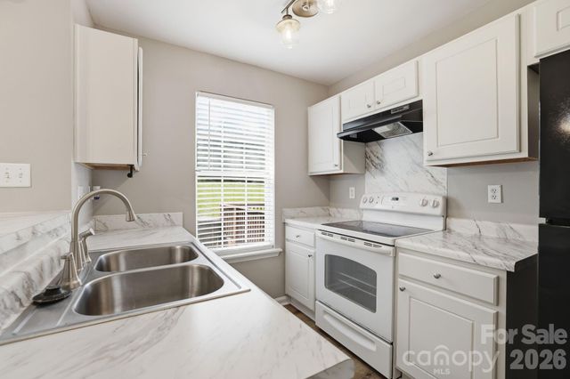 8237 Circle Tree Lane, Charlotte, NC 28277