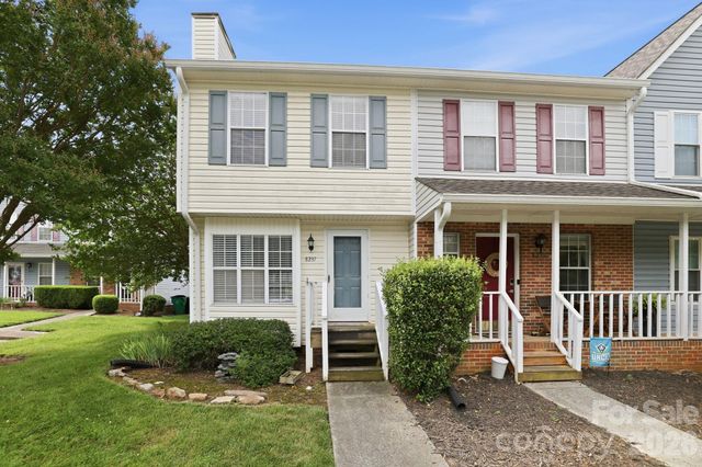 8237 Circle Tree Lane, Charlotte, NC 28277