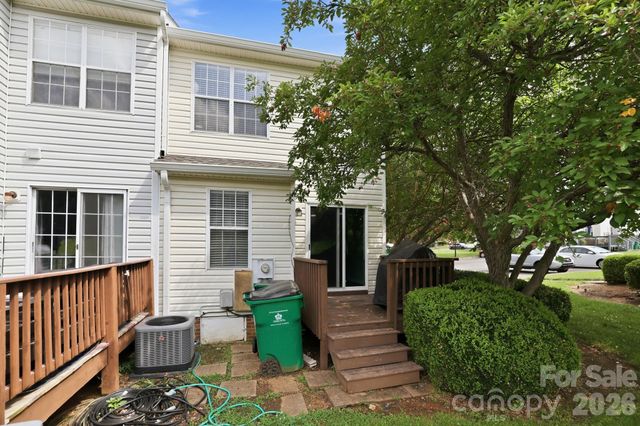 8237 Circle Tree Lane, Charlotte, NC 28277