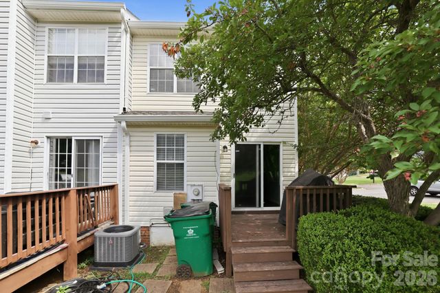 8237 Circle Tree Lane, Charlotte, NC 28277