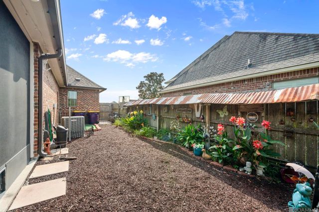 16475 Pascal Dr, Prairieville, LA 70769