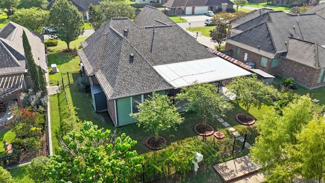 16475 Pascal Dr, Prairieville, LA 70769