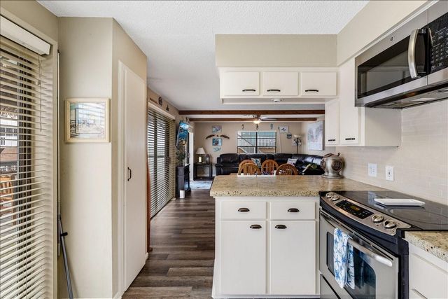 1222 Oahu Drive, Galveston, TX 77554