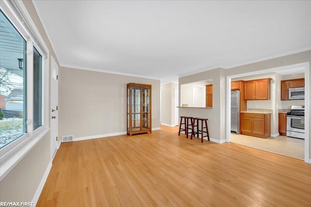 30248 Rosebriar Street, Saint Clair Shores, MI 48082