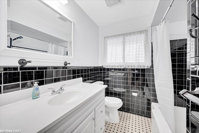 30248 Rosebriar Street, Saint Clair Shores, MI 48082