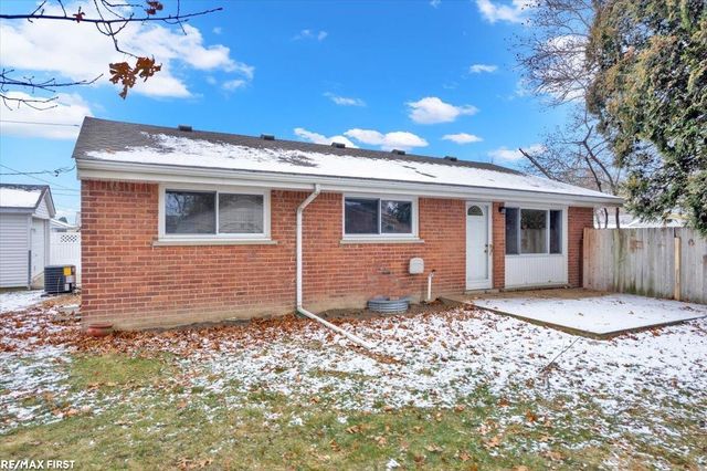 30248 Rosebriar Street, Saint Clair Shores, MI 48082
