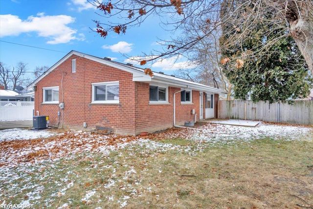 30248 Rosebriar Street, Saint Clair Shores, MI 48082