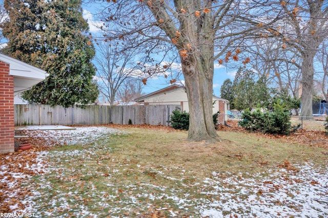 30248 Rosebriar Street, Saint Clair Shores, MI 48082