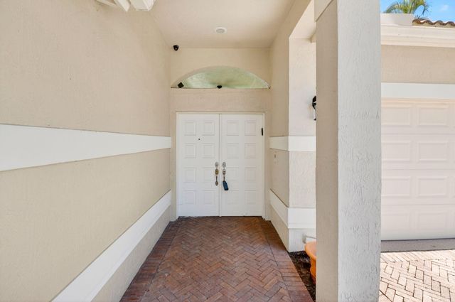 5063 Ventura Drive, Delray Beach, FL 33484