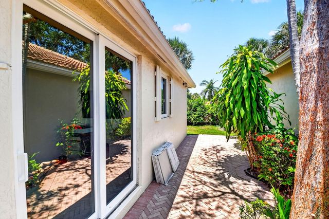 5063 Ventura Drive, Delray Beach, FL 33484