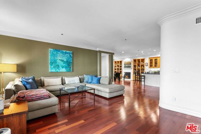 850 N Croft Avenue 302, Los Angeles, CA 90069