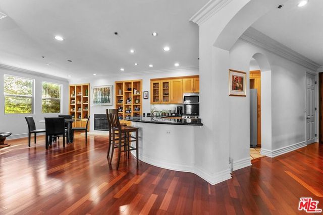 850 N Croft Avenue 302, Los Angeles, CA 90069