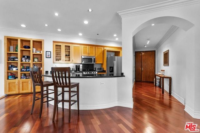 850 N Croft Avenue 302, Los Angeles, CA 90069