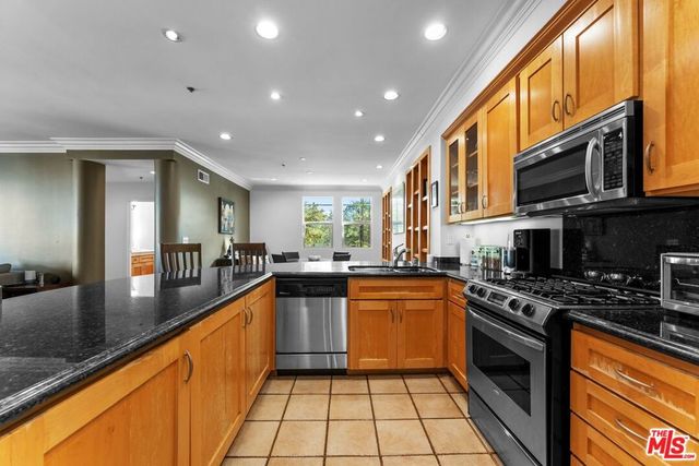 850 N Croft Avenue 302, Los Angeles, CA 90069