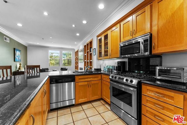 850 N Croft Avenue 302, Los Angeles, CA 90069