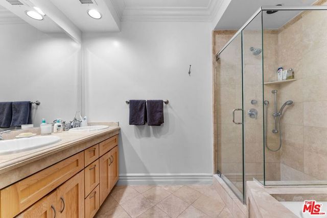 850 N Croft Avenue 302, Los Angeles, CA 90069