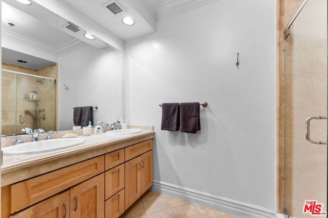 850 N Croft Avenue 302, Los Angeles, CA 90069