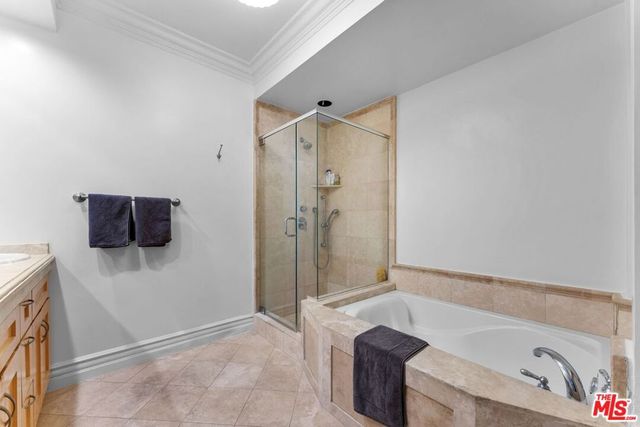 850 N Croft Avenue 302, Los Angeles, CA 90069